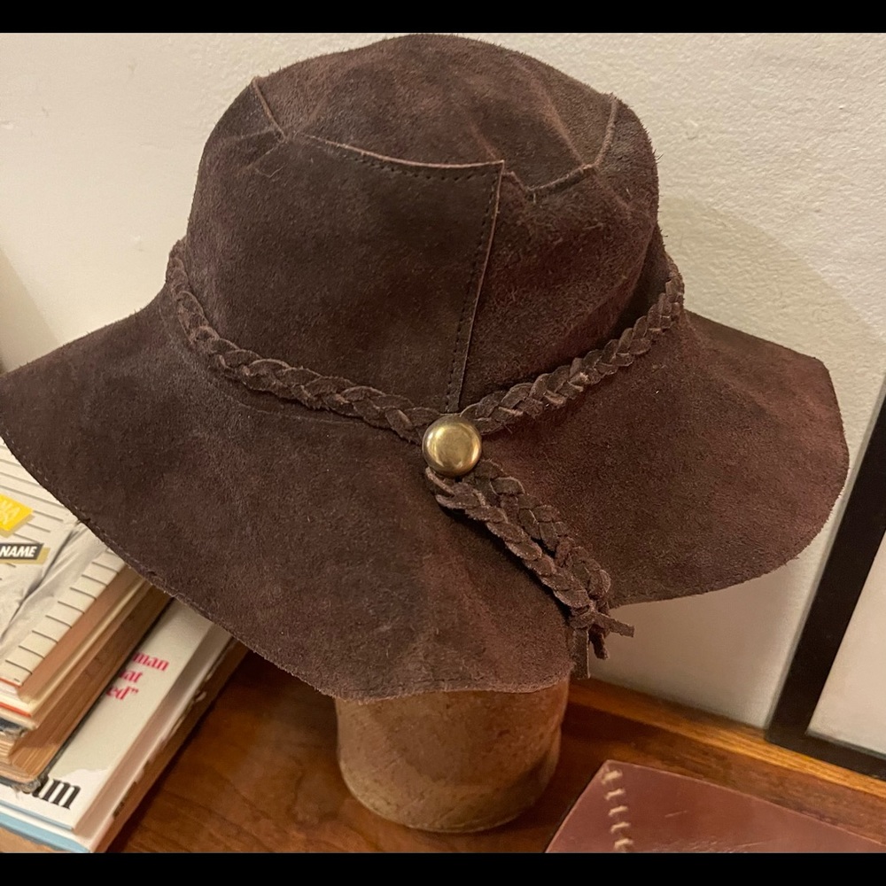 Fantastic Coachella brown suede hat